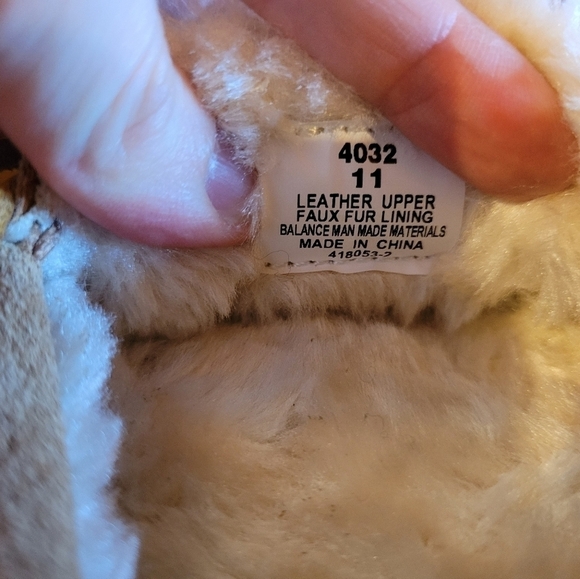 Minnetonka Moccasins Like New/NWOT Size 11 - Picture 9 of 11